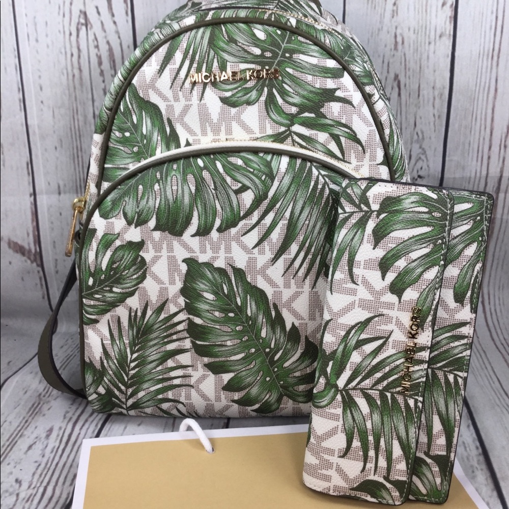 Michael Kors Abbey Backpack & Jet Set Wallet Set